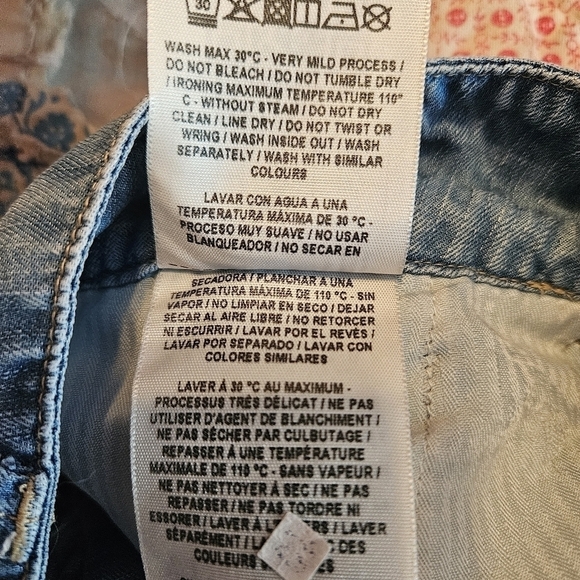 Guess Size 24 Denim Shorts - Picture 6 of 14